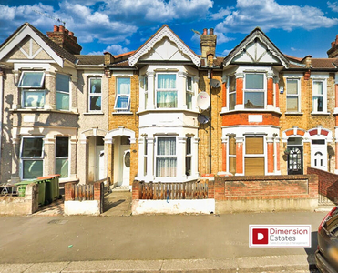 4 bedroom terraced house for rent in Masterman Road, London, E6