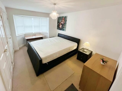 5 Bedroom House Newcastle Under Lyme Staffordshire