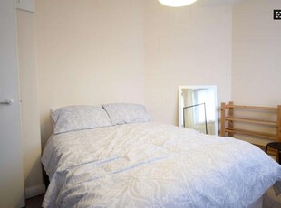 5 Bedroom Shared Living/roommate London London