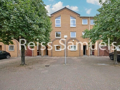 5 bedroom terraced house for rent in Cyclops Mews,Canary Wharf, London, E14