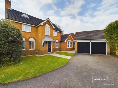 6 bedroom detached house for rent in Anthian Close, Woodley, Reading, Berkshire, RG5