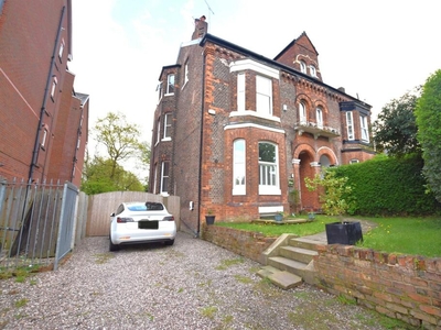 6 bedroom semi-detached house for rent in Alexandra Road South, Manchester, M16