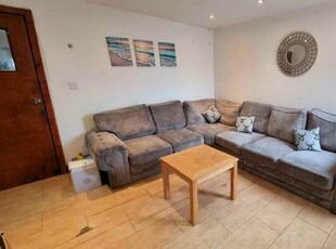 6 Bedroom Terraced House To Rent