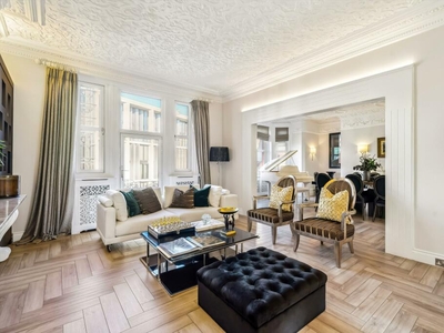 8 bedroom flat for rent in Wellington Court, 116 Knightsbridge, London, SW1X