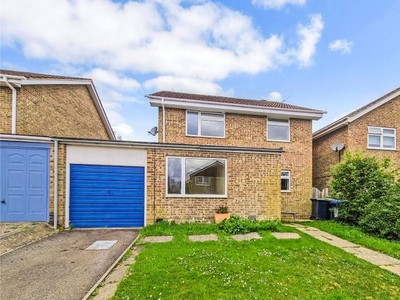 Detached house to rent in Pendean, Burgess Hill, West Sussex RH15