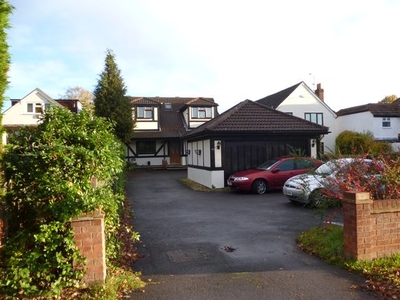 Detached house to rent in Reading Road, Wokingham RG41