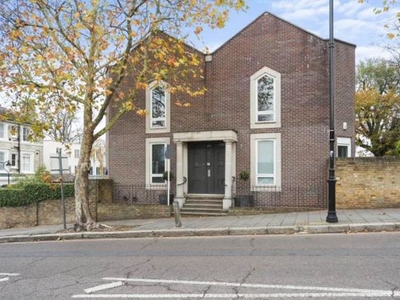 End terrace house to rent in Hampstead Lane, London N6
