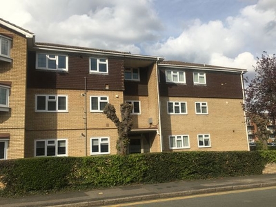 Flat to rent in 15 Hall Lane, Upminster RM14
