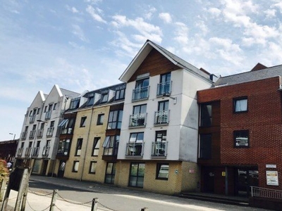 Flat to rent in 61 Castle Way, Southampton SO14