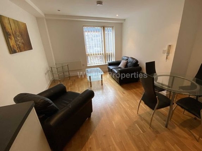 Flat to rent in Base Apartments, Castlefield M15
