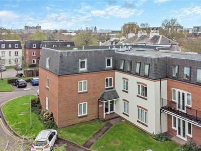 Flat to rent in Beech Court, Victoria Gardens, Newbury, Berkshire RG14