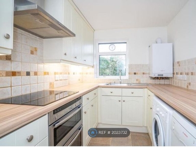 Flat to rent in Beechwood Road, High Wycombe HP12