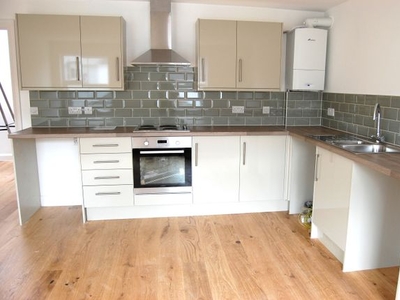 Flat to rent in Blatchington Road, Seaford BN25
