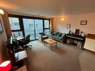 Flat to rent in City Point, Salford M3
