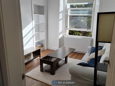Flat to rent in Downfield Place, Edinburgh EH11