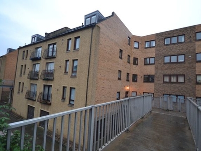 Flat to rent in East Parkside, Newington, Edinburgh EH16