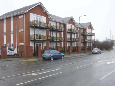 Flat to rent in Hulton Mount, St Helens Road, Bolton BL3