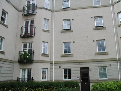 Flat to rent in Huntingdon Place, Edinburgh EH7