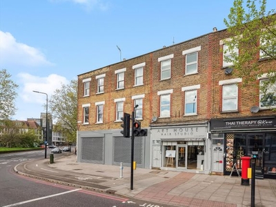 Flat to rent in Kew Road, Richmond TW9