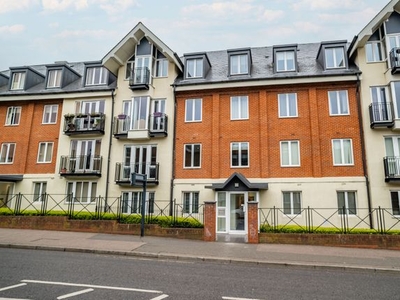 Flat to rent in London Road, St. Albans, Hertfordshire AL1