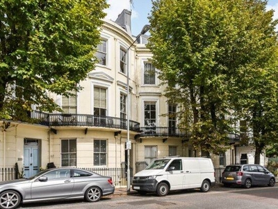 Flat to rent in Montpelier Place, Brighton BN1