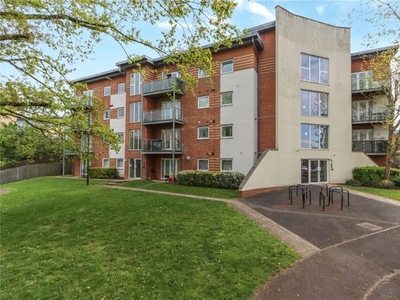 Flat to rent in Observer Drive, Watford, Hertfordshire WD18