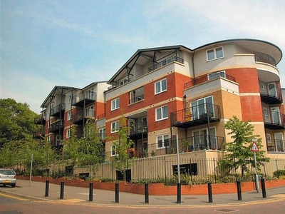 Flat to rent in Penn Place, Northway, Rickmansworth WD3