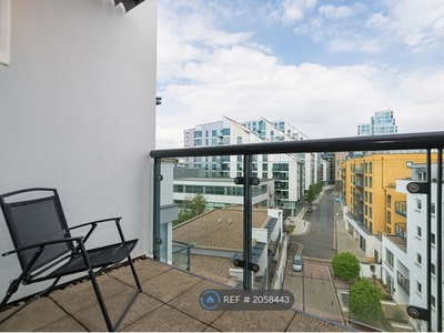 Flat to rent in Point Pleasant, London SW18