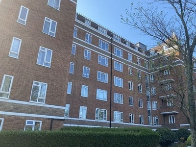 Flat to rent in Rutland Court, New Church Road, Hove BN3