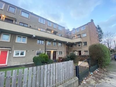 Flat to rent in Saughton Avenue, Gorgie, Edinburgh EH11