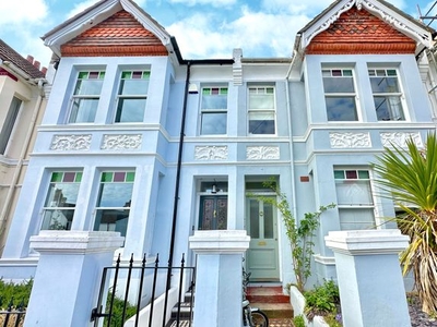 Flat to rent in St. Lukes Road, Brighton BN2