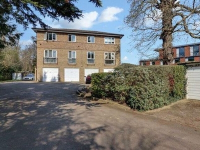 Flat to rent in Sunbury Court Mews, Sunbury-On-Thames, Surrey TW16