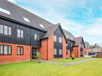 Flat to rent in The Barn, Mount Road, St. Albans, Hertfordshire AL4