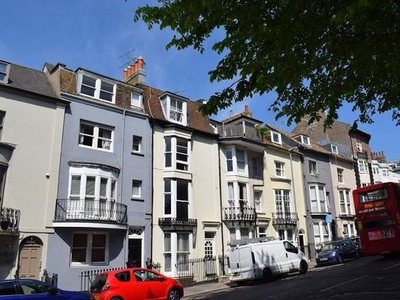 Flat to rent in Upper Rock Gardens, Brighton BN2