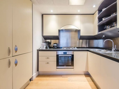 Flat to rent in Westferry Circus, Canary Wharf, London E14