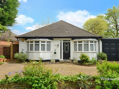 London Road, Cheam, Sutton, SM3 3 bedroom bungalow in Cheam