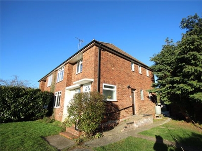Maisonette to rent in Church Road, Woodley, Reading, Berkshire RG5