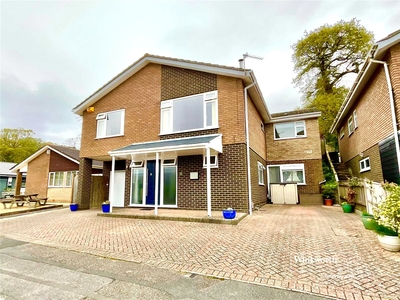 Manning Avenue, Highcliffe, Christchurch, BH23 4 bedroom house in Highcliffe