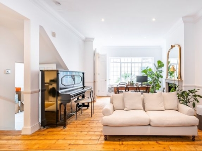 Mews house to rent in Ennismore Gardens Mews, London SW7
