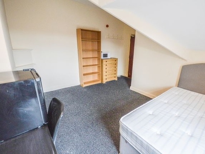 Room to rent in Willow Tree Road, Altrincham WA14