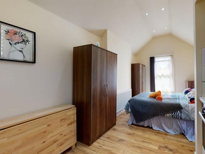 Studio flat for rent in Ash Grove, NW2