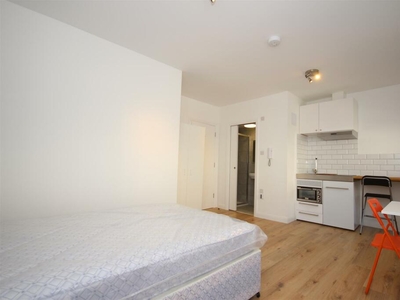 Studio flat for rent in High Street, Harlesden, NW10 4SL, NW10