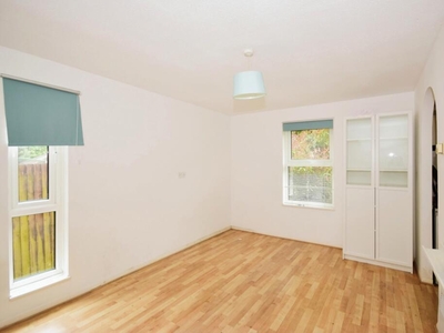 Studio flat for rent in Turnpike Lane Sutton SM1