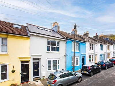 Terraced house to rent in Bute Street, Brighton BN2