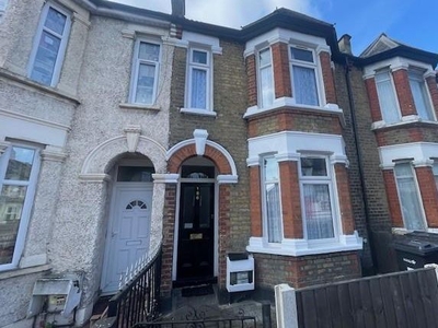 Terraced house to rent in Green Lane, Ilford IG1