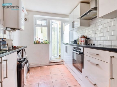 Terraced house to rent in Lewes Road, Brighton BN2