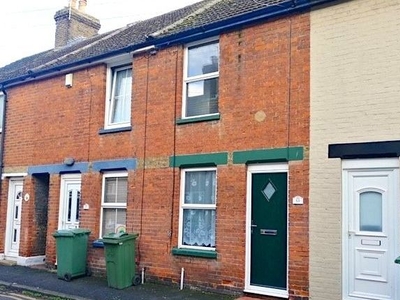 Terraced house to rent in Luton Road, Faversham ME13