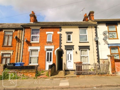 Terraced house to rent in Rendlesham Road, Ipswich, Suffolk IP1