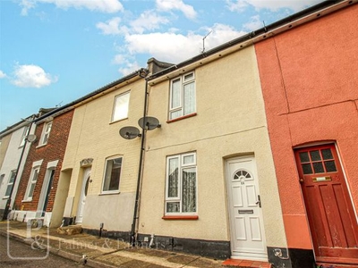 Terraced house to rent in St. Leonards Road, Colchester, Essex CO1