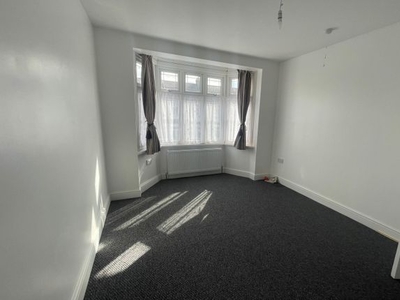 Terraced house to rent in Thornton Road, Ilford IG1